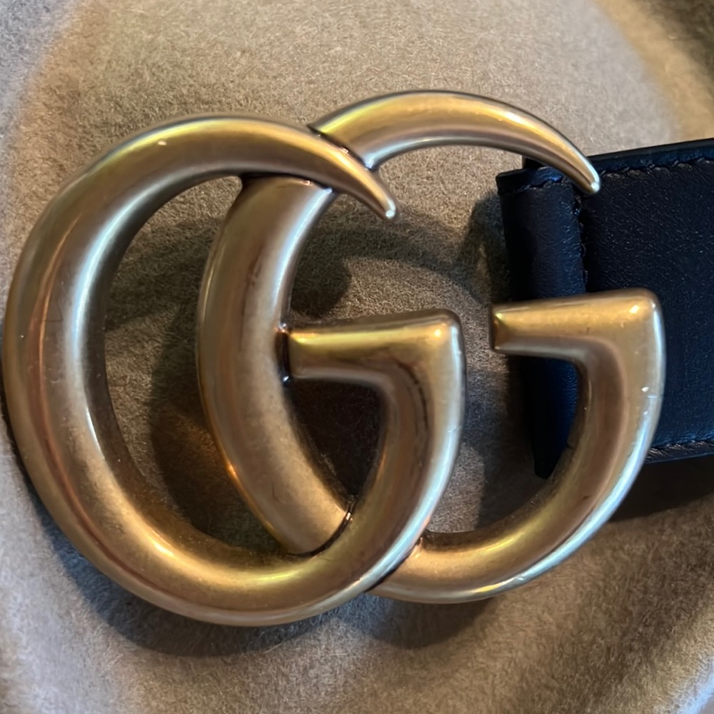 Wide leather Gucci belt